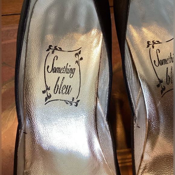 🛍️ SALE! SOMETHING BLEU Sz 8B Black Satin pumps - Picture 5 of 7